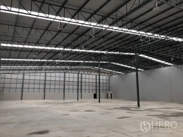 Warehouse for rent in Lat Krabang, Bangkok - Spacious warehouse interior with high steel truss roof, skylight strips, and polished concrete floor.