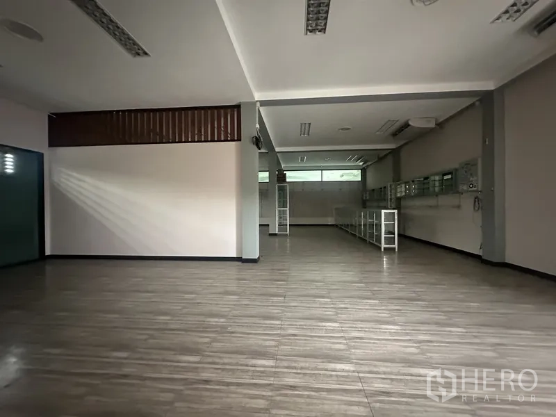 Standalone for rent in Prawet, Bangkok - Open-plan space with long counters and storage along the walls.