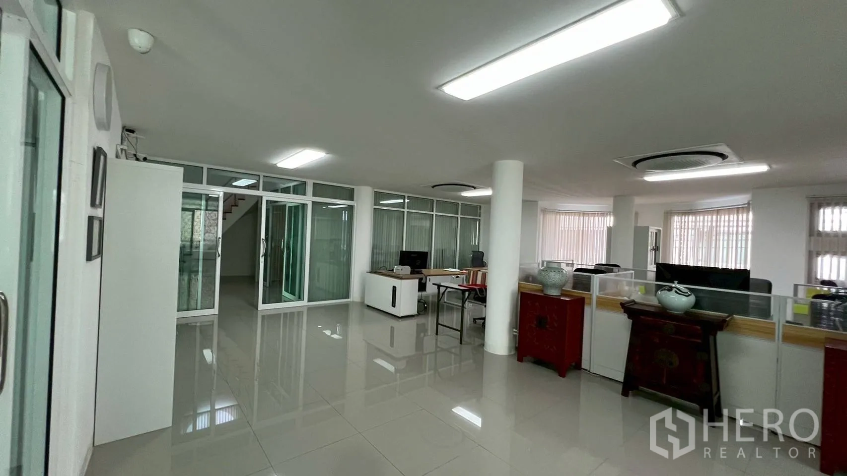 Home Office for rent in Wang Thonglang, Bangkok - Open-plan office floor with desks, glass meeting rooms and bright lighting.