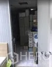 办公空间 出租在Khlong Toei, Bangkok - 小型杂物或储物间，摆放柜子与堆放的物品。