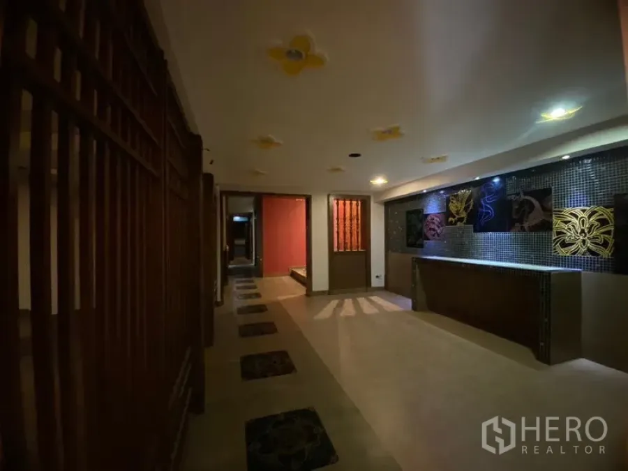 Retail Space for rent in Watthana, Bangkok - Ambient retail lobby with mosaic reception counter and decorative wall art.
