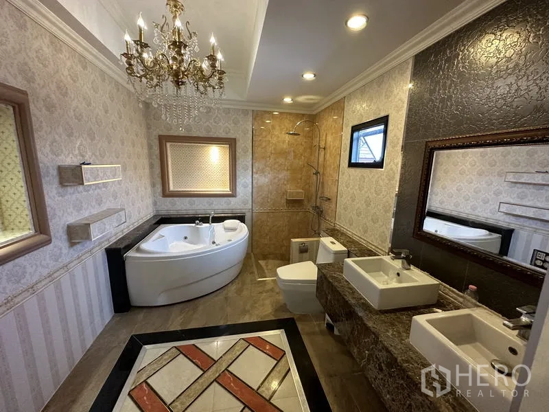 Detached House for sale in Lam Luk Ka, Pathum Thani - Luxury bathroom with jacuzzi tub, double vanity and rain shower
