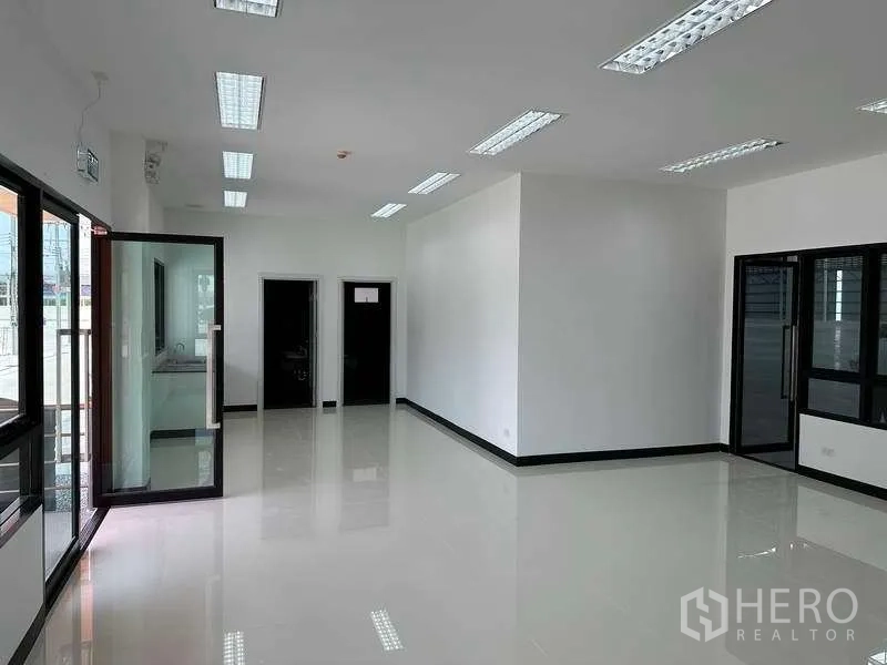 Factory for rent in Bang Phli, Samut Prakan - Additional office area with glass doors and partitioned rooms inside the industrial building.