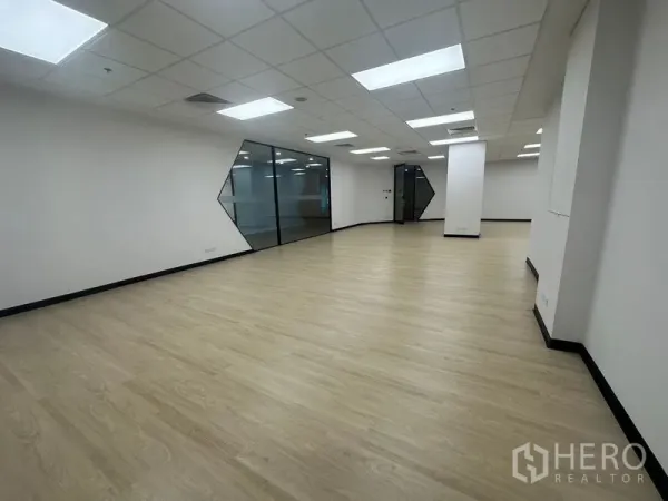 Office Space for rent in Chatuchak, Bangkok - Office interior featuring floor-to-ceiling glass partitions and angular window-style panels.