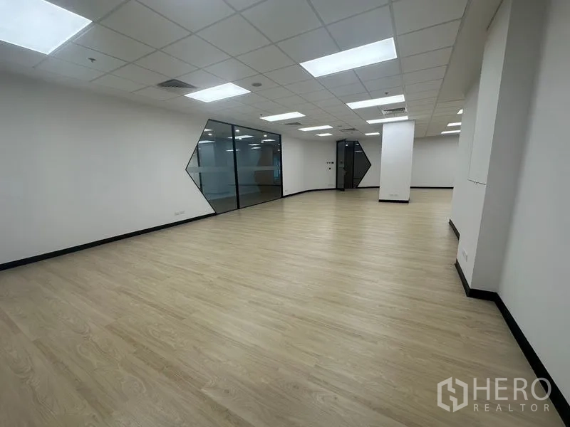 Office Space for rent in Chatuchak, Bangkok - Office interior featuring floor-to-ceiling glass partitions and angular window-style panels.