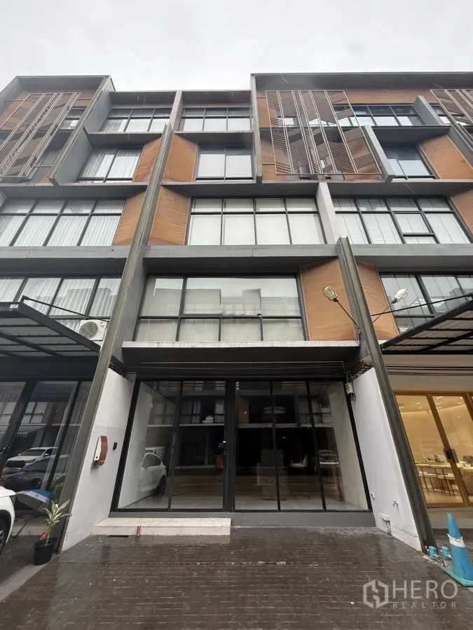 Featured image for For rent Home Office 320 sqm in Phra Khanong Nuea, Watthana, Bangkok BTS On Nut
