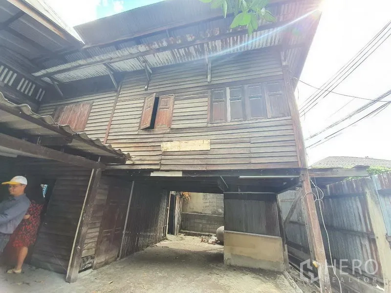 Detached House for rent in Sathon, Bangkok - Traditional two-storey timber house on stilts with corrugated roof in Sathon.