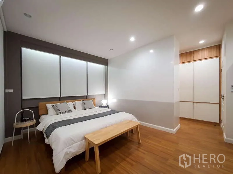 Detached House for rent in Sathon, Bangkok - Spacious master bedroom with king bed, recessed lighting, and wardrobes.