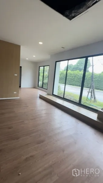 Retail Space for rent in Bang Na, Bangkok - Bright retail hall with sliding glass walls, recessed lighting and hedge views.