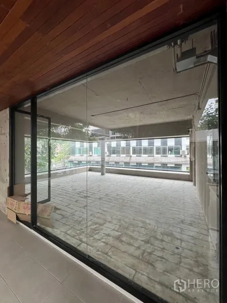 Retail Space for rent in Watthana, Bangkok - Corner retail unit with floor-to-ceiling glass, exposed concrete ceiling and bright open plan.