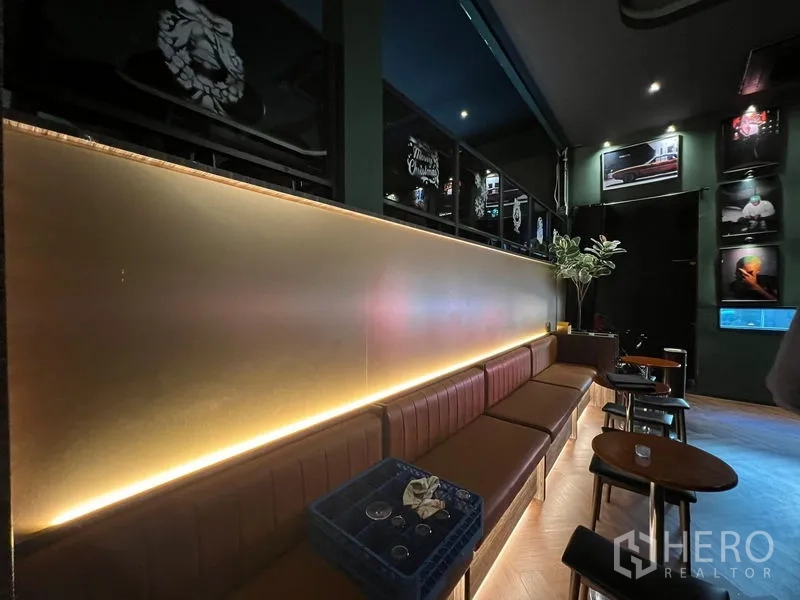 Retail Space for rent in Watthana, Bangkok - Brown leather banquette along a feature wall illuminated by warm LED lighting and small tables.