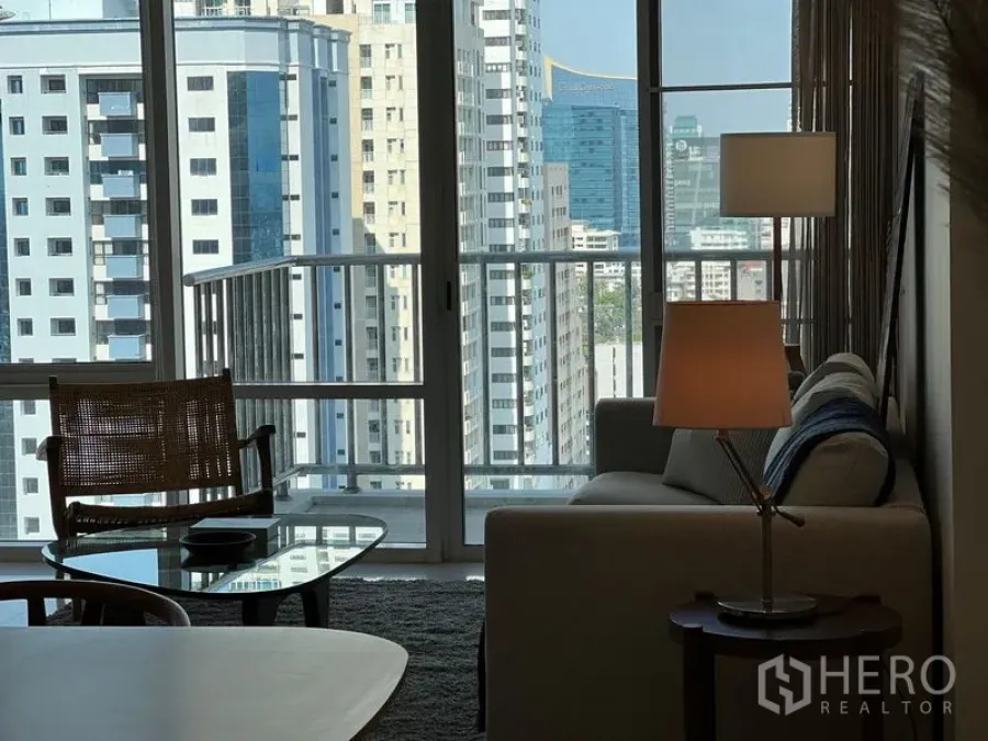 Featured image for For rent 2 Bedroom Condominium in Fullerton in Khlong Tan Nuea, Watthana, Bangkok BTS Ekkamai