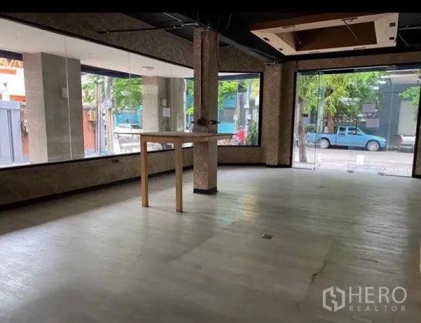 Retail Space for rent in Bang Rak, Bangkok - Street-facing retail unit in Bang Rak with floor-to-ceiling windows and light wood flooring.