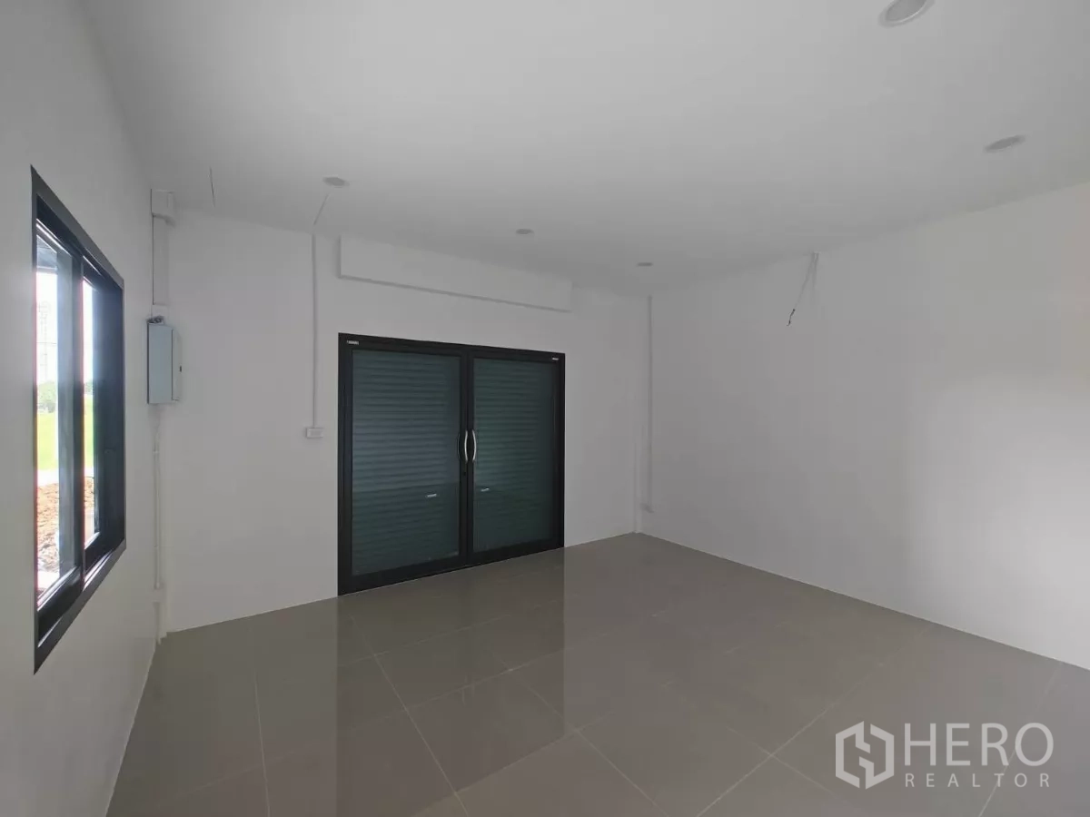 Warehouse for rent in Sam Phran, Nakhon Pathom - Ground-floor office with sliding glass doors and abundant natural light.