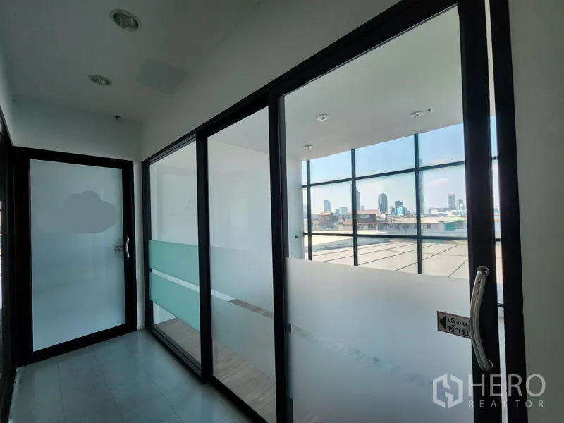Retail Space for rent in Bang Rak, Bangkok - Glass corridor with sliding doors and skyline views.