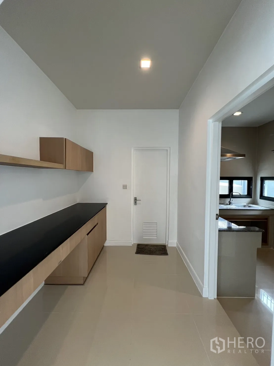 Detached House for rent in Bang Kapi, Bangkok - Pantry view toward a separate Thai kitchen through the doorway.