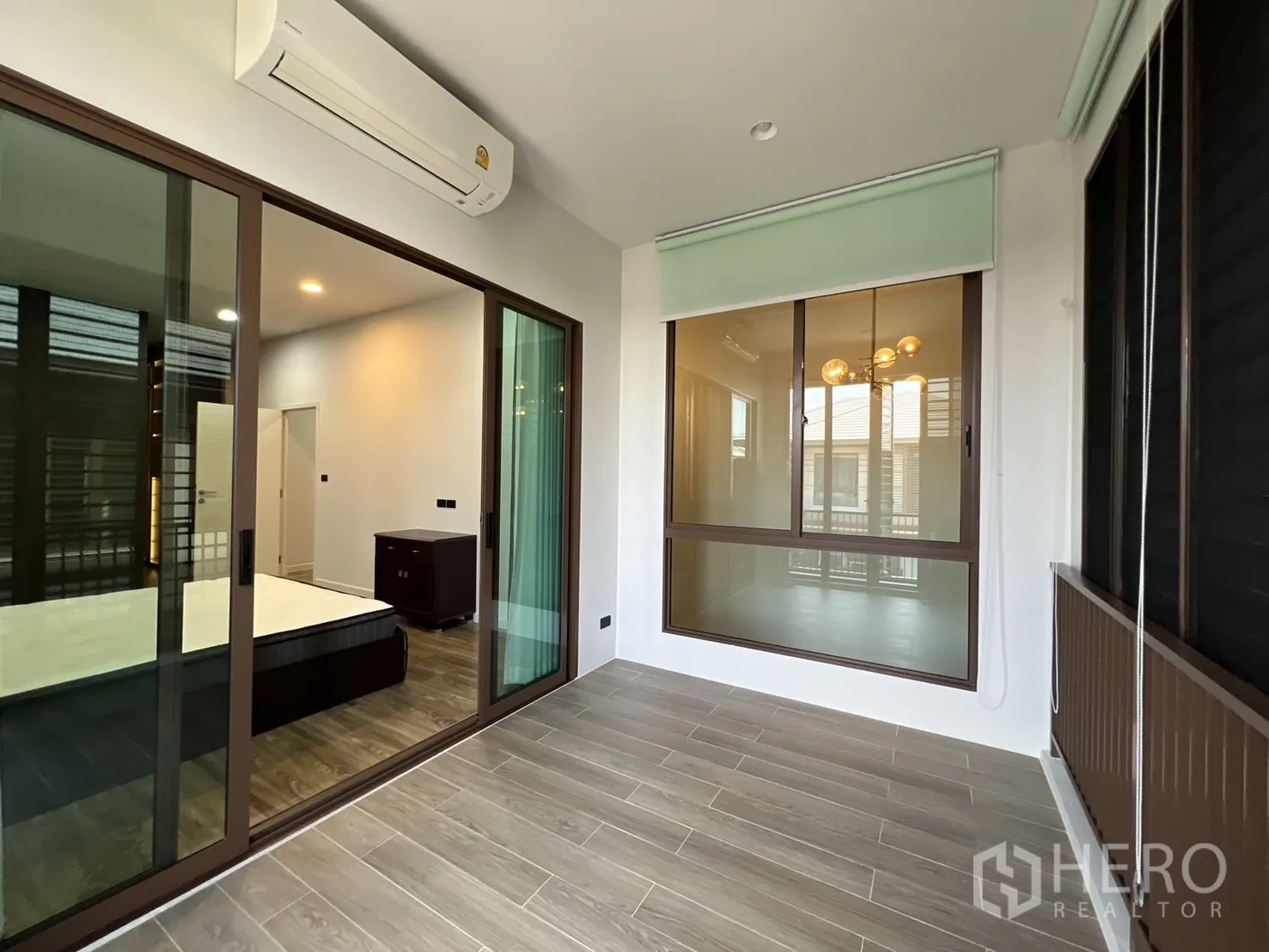 Detached House for rent or sale in Bang Kapi, Bangkok - Sunroom connected to the bedroom via sliding glass doors