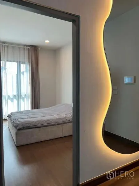 Detached House for rent in Bang Phli, Samut Prakan - Entrance hallway with organic LED mirror leading to a bright bedroom.