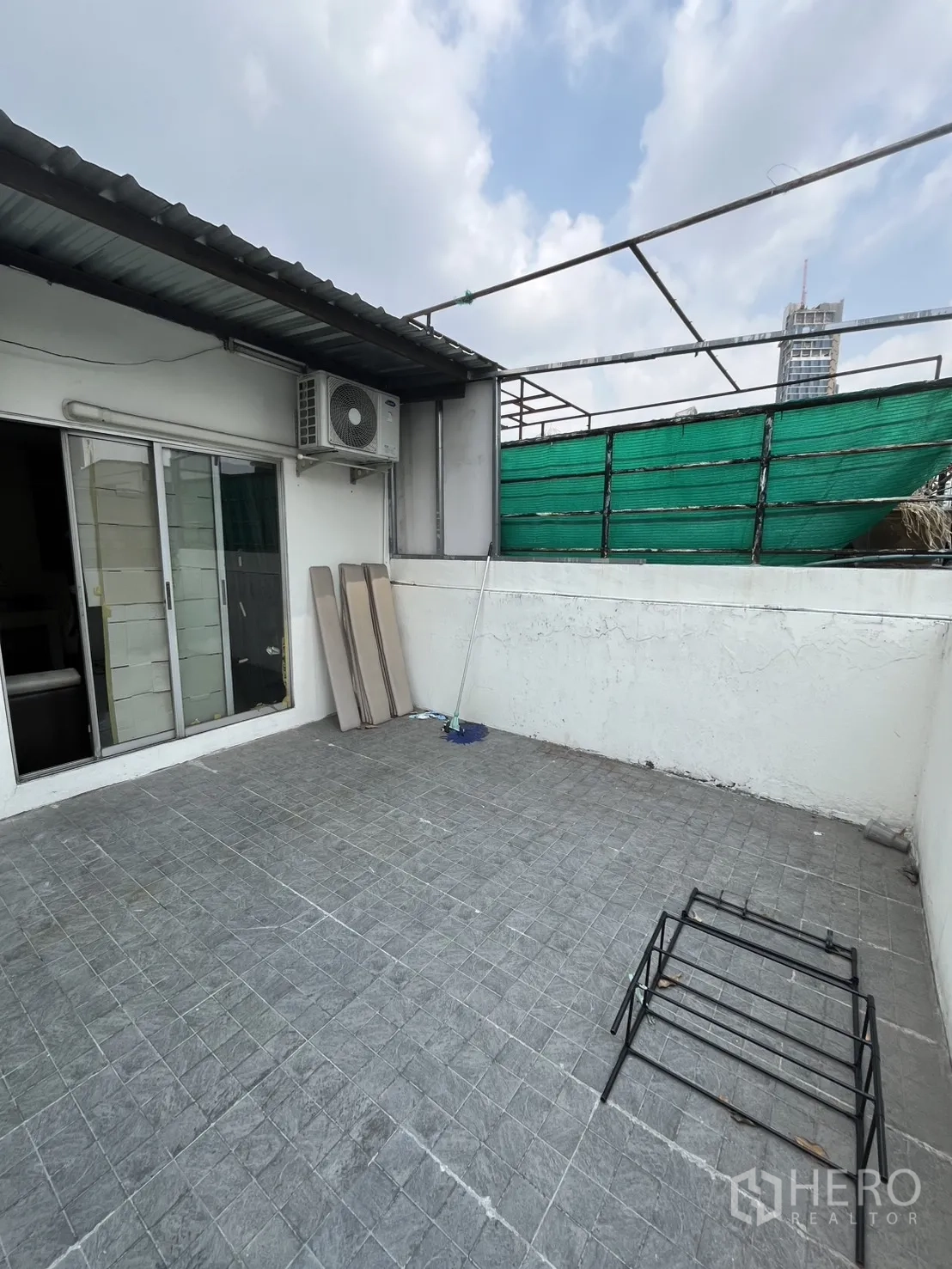 Property Image #5 for property HRE00029