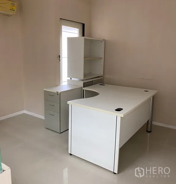 Office Space for rent in Din Daeng, Bangkok - Corner office with white executive desk, drawer cabinet and glossy tile flooring.