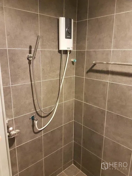 Shophouse for rent or sale in Bang Na, Bangkok - Tiled shower with handheld showerhead and water heater.