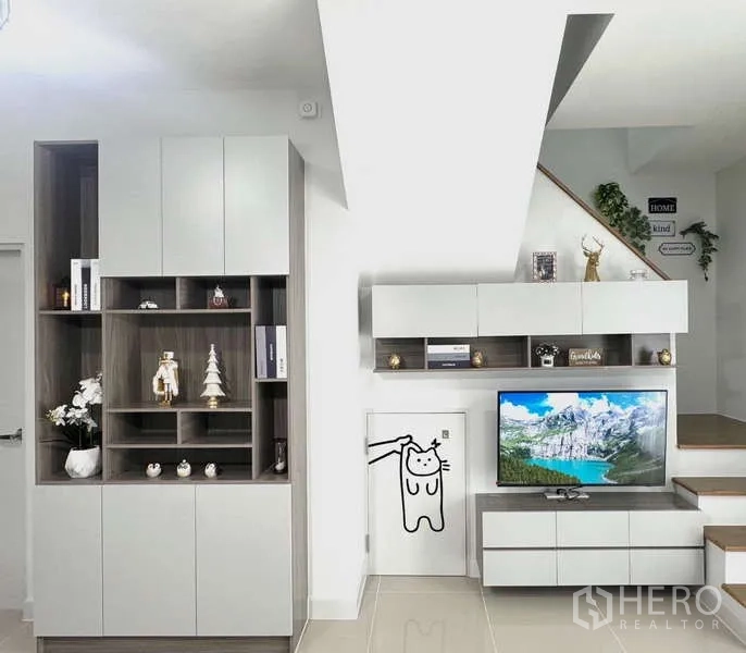 Townhouse for rent in Bang Phli, Samut Prakan - Under-stair storage cabinets and TV unit in the living area.