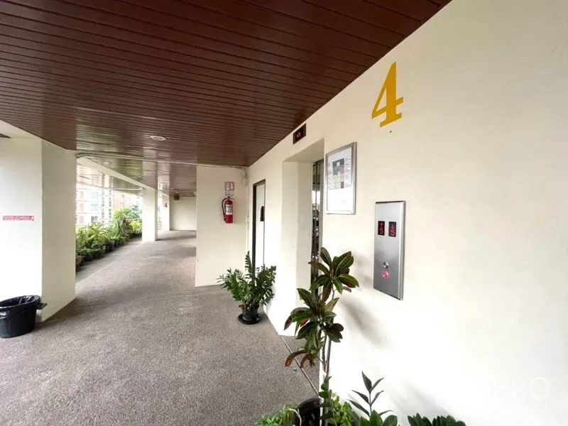 Office Space for rent in Khlong Toei, Bangkok - Covered corridor by the fourth-floor elevators with greenery and a wall-mounted fire extinguisher.