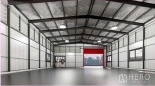 Warehouse for rent in Lat Phrao, Bangkok - Spacious warehouse interior with high steel truss ceiling, polished concrete floor and large shutter entry.