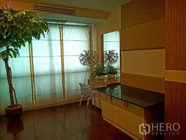 Condominium for rent in Pathum Wan, Bangkok - Multipurpose room with wood flooring, large frosted windows, and built-in storage with a stone countertop.