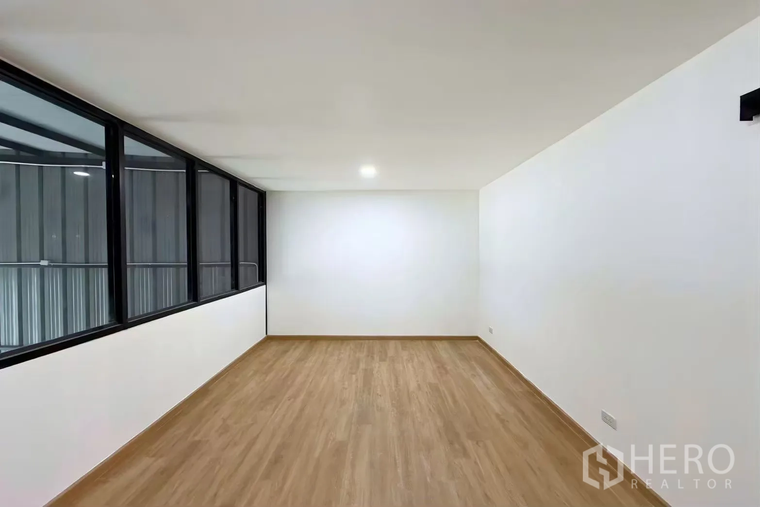 Warehouse for rent in Wang Thonglang, Bangkok - Bright upper office area with wood-texture flooring and long internal windows.