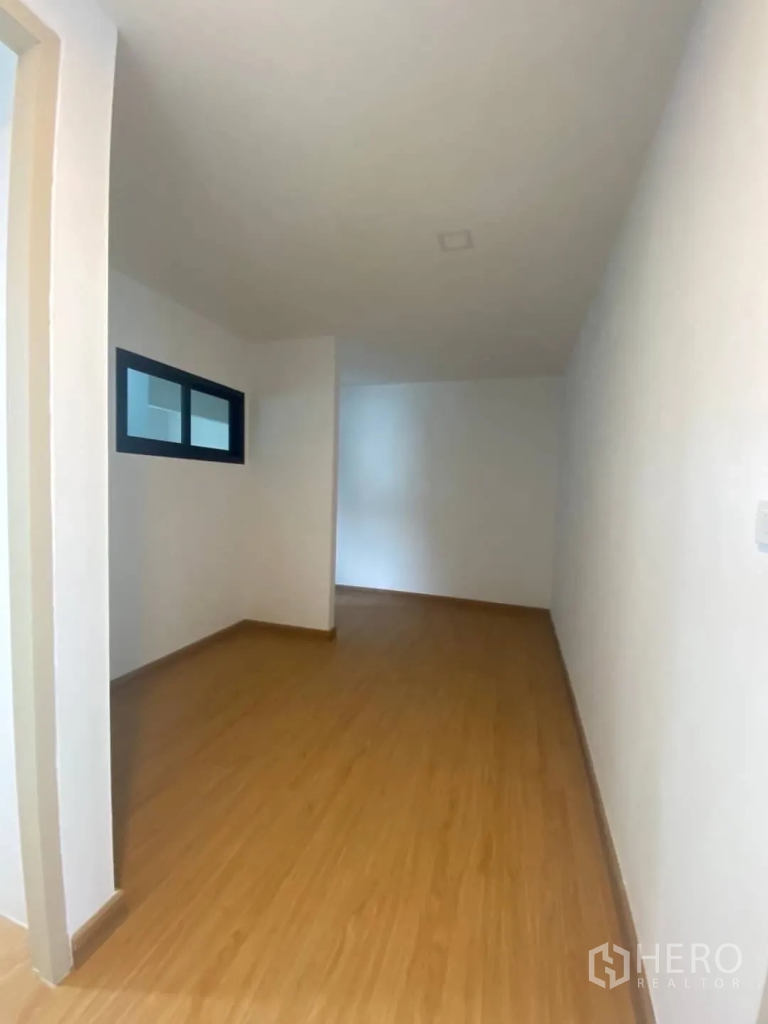 Home Office for sale - Flexible room with an alcove and wood flooring for meeting or storage.