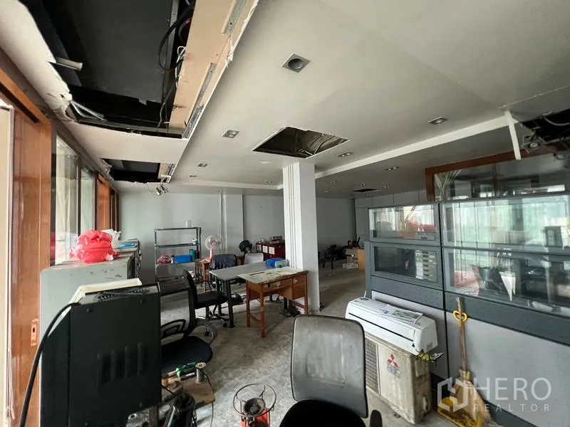 Retail Space for rent in Bang Rak, Bangkok - Open-plan workspace with glass partitions and drop ceiling, suitable for retail back office or showroom.