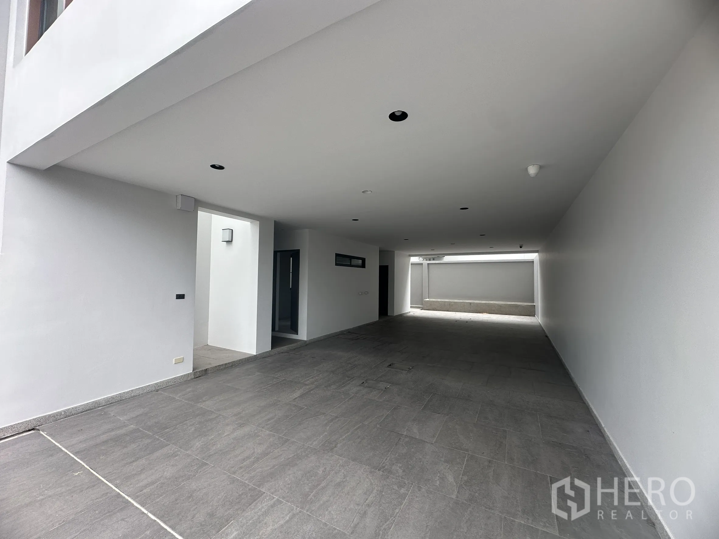 Property Image #7 for property HRE00649