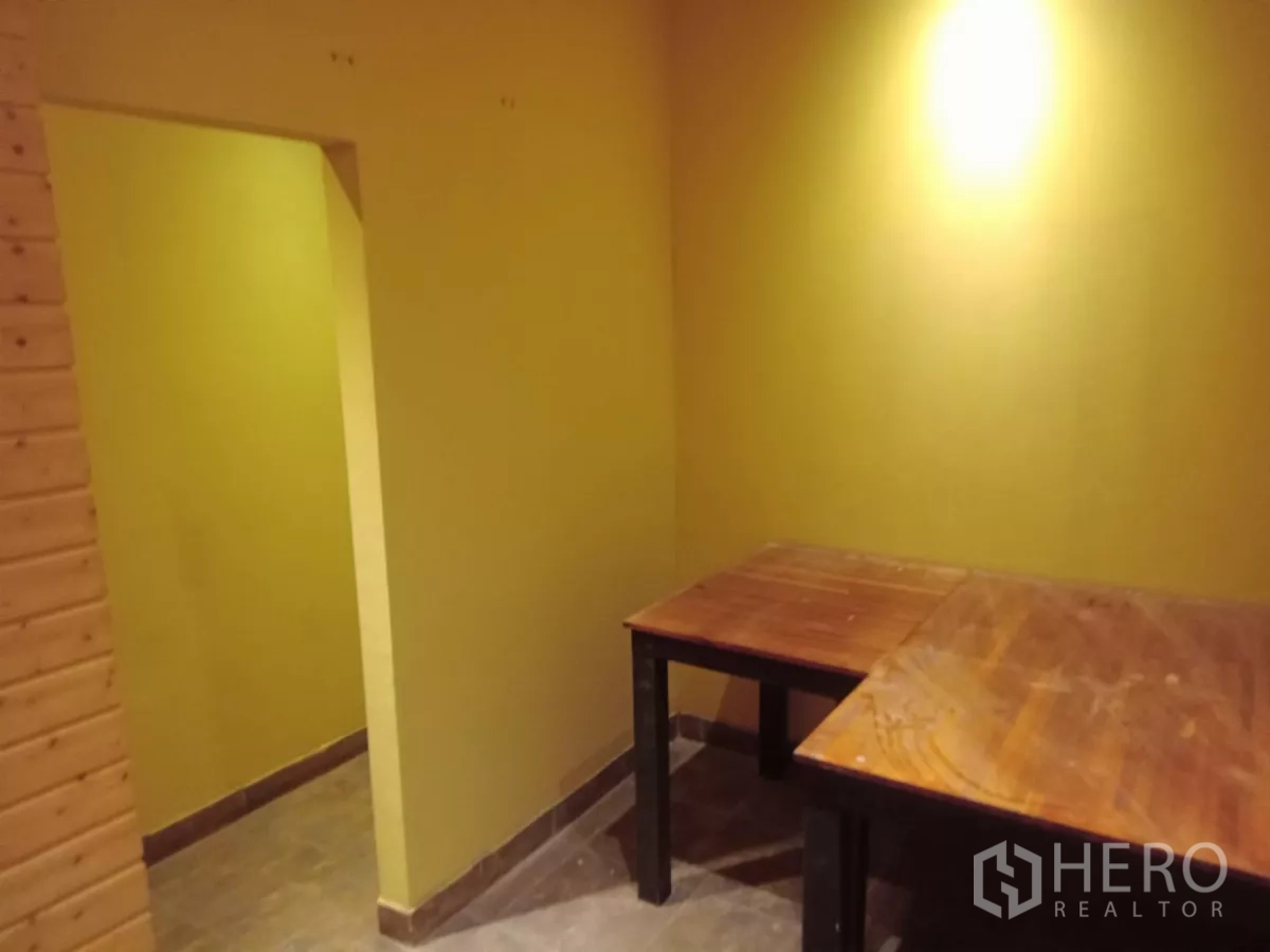 Detached House for rent in Phaya Thai, Bangkok - Small yellow-walled room with wooden tables, suitable for office or prep area.
