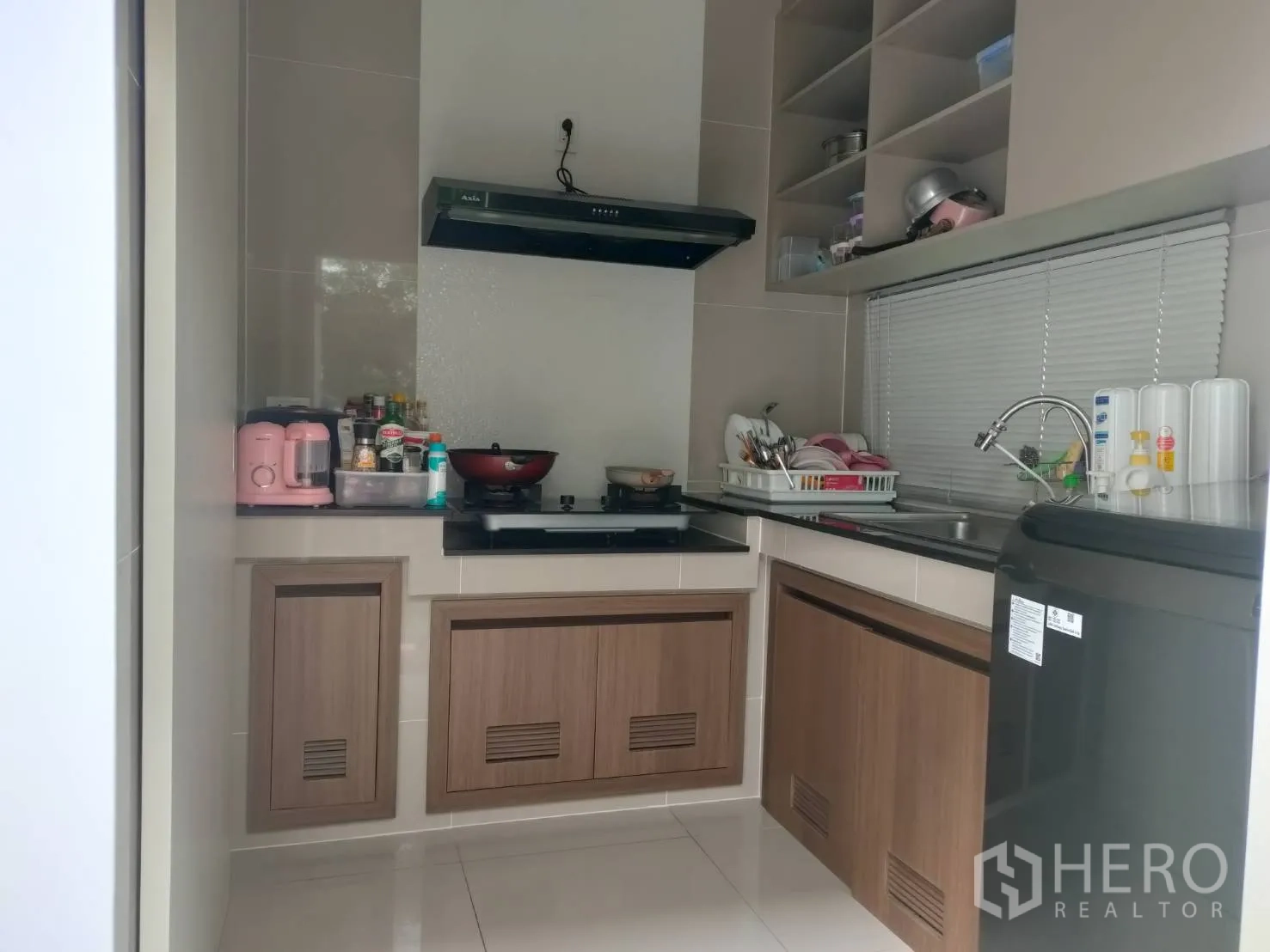 Detached House for rent or sale in Lam Luk Ka, Pathum Thani - Separate Thai kitchen with cooktop, range hood, open shelving, and sink.