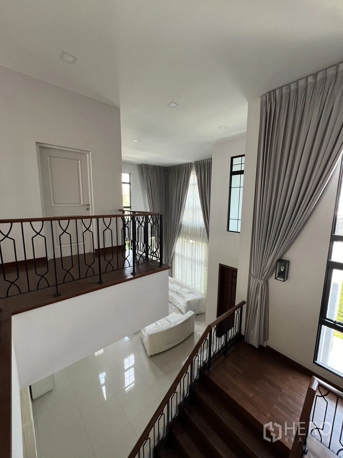 Detached House for rent or sale in Prawet, Bangkok - Upper landing overlooking living space with elegant drapery.