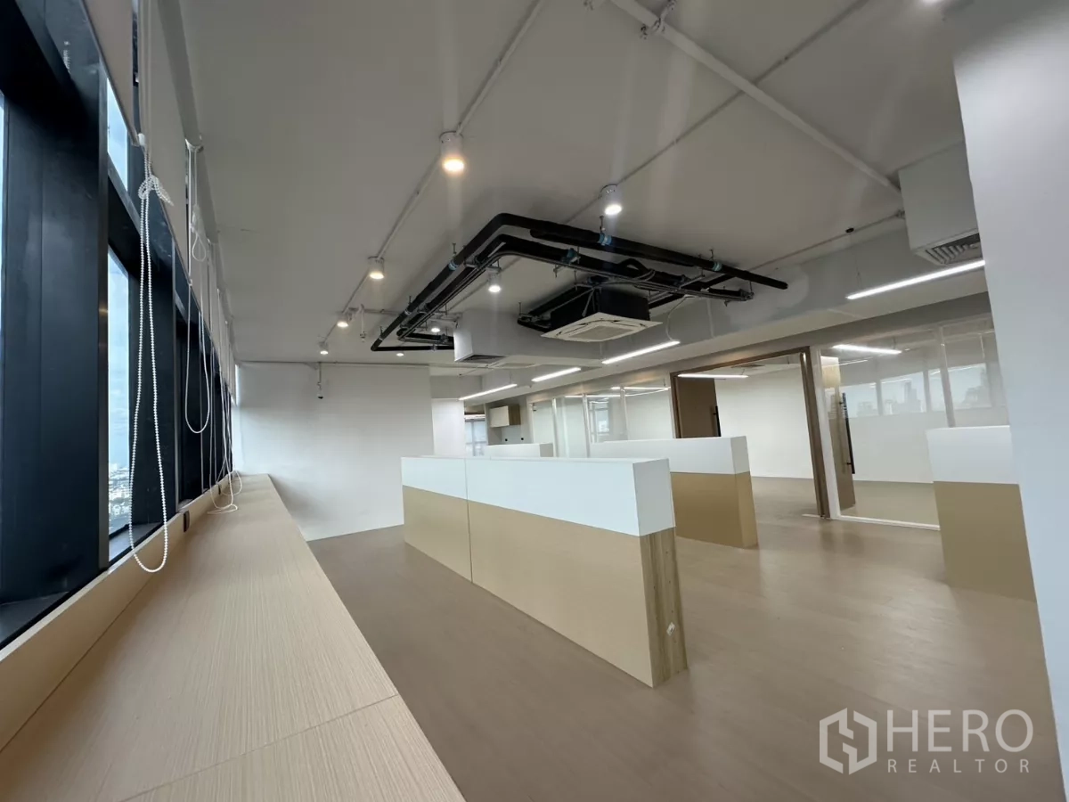 Office Space for rent in Watthana, Bangkok - Bright open-plan area with long work counters and ceiling-mounted air conditioning.