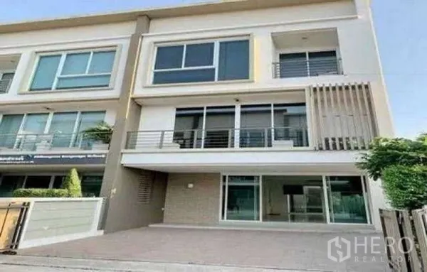 Home Office for rent in Chatuchak, Bangkok - Three-storey home office exterior with balconies and a paved parking area.