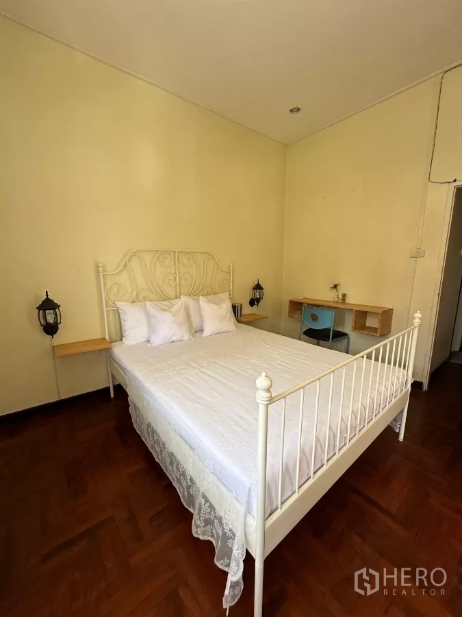 Home Office for rent in Suan Luang, Bangkok - Another view of bedroom with white metal bed and study desk.