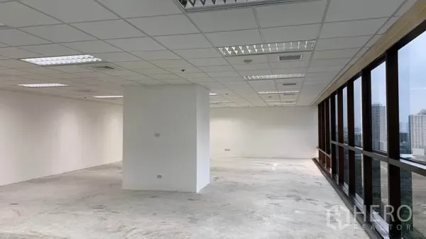 Office Space for rent in Ratchathewi, Bangkok - Spacious office interior with grid ceiling lights and wall-to-wall windows.