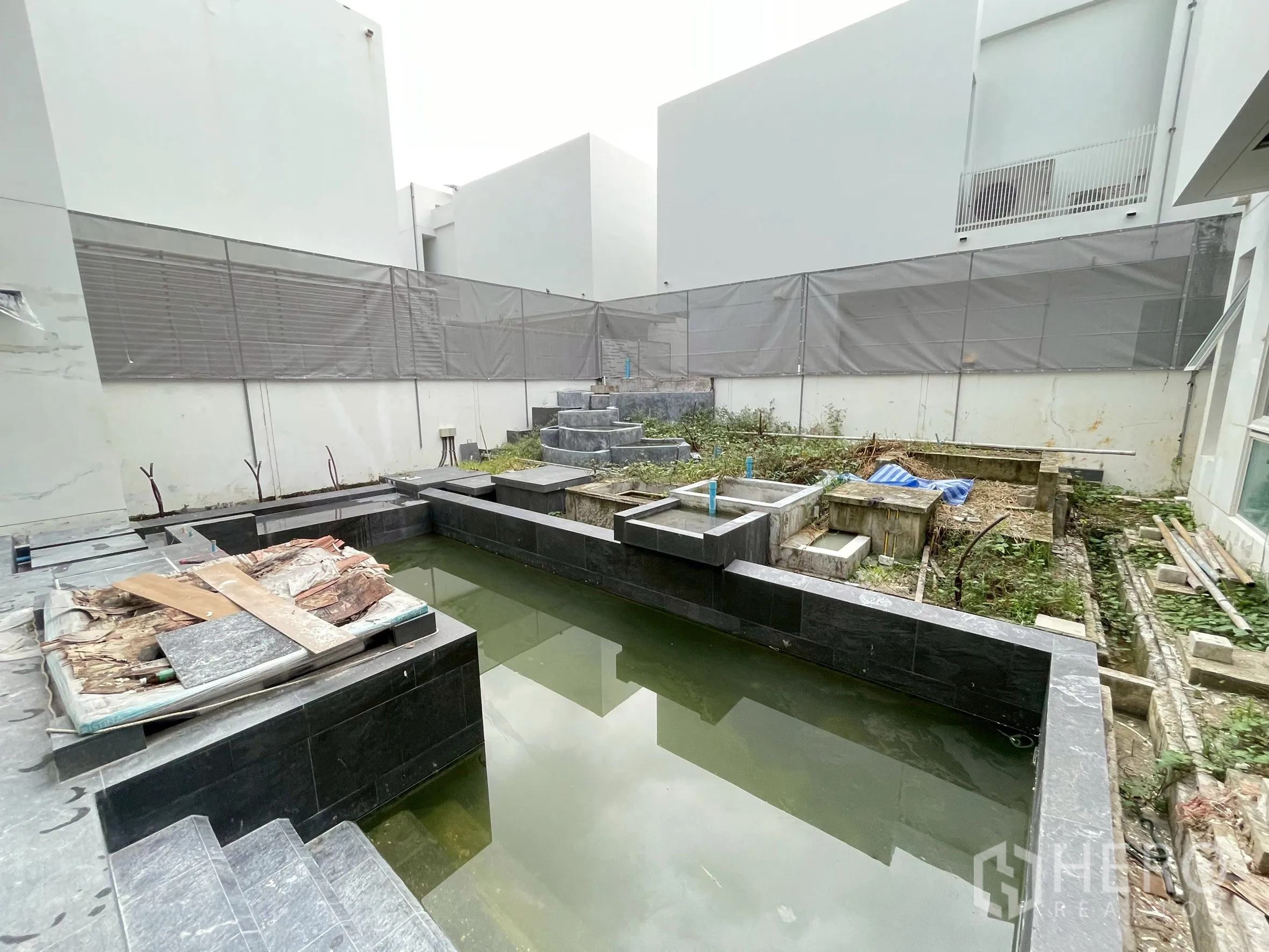 Detached House for sale in Bang Phli, Samut Prakan - Another view of unfinished courtyard pool and planters.