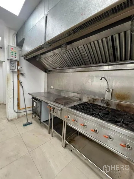 Retail Space for rent in Phaya Thai, Bangkok - Gas range and exhaust hood in a professional kitchen.