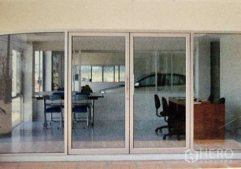 Factory for rent in Ban Phaeo, Samut Sakhon - Glass-partition office inside the factory with desks, chairs, and sliding doors overlooking the production space.