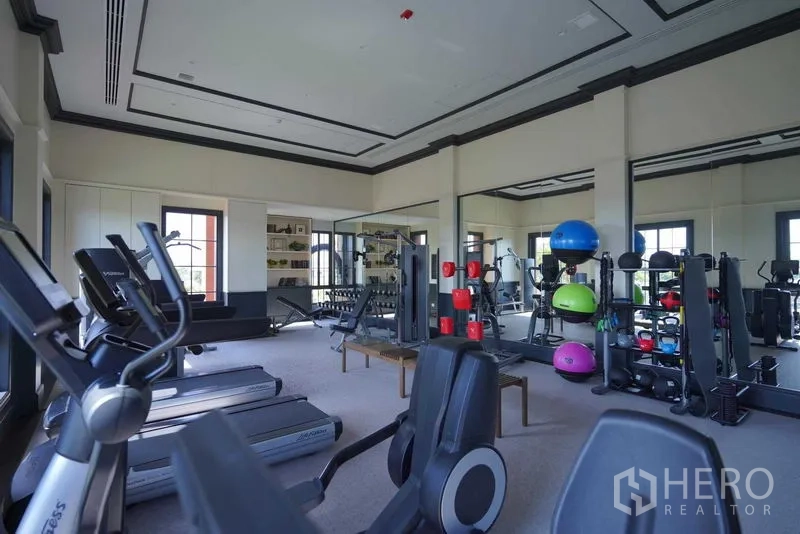 Detached House for sale in Bang Kapi, Bangkok - Fully equipped fitness room with treadmills, weights, and mirrors.