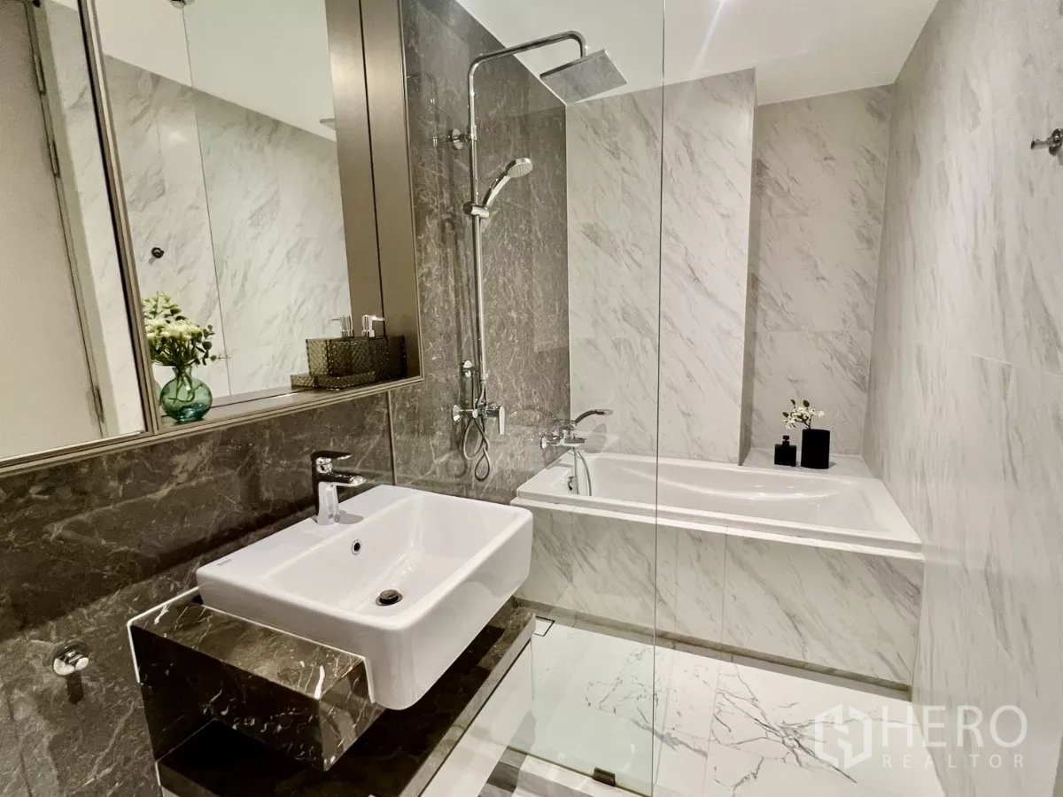 Condominium for rent in Khlong Toei, Bangkok - Bathroom featuring a glass shower with rain head and a separate bathtub.