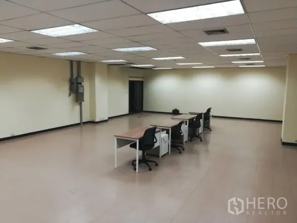 Office Space for rent in Bang Na, Bangkok - Spacious open-plan office with tiled floors, bright ceiling lights, desks and chairs in Bang Na near BTS Udom Suk.