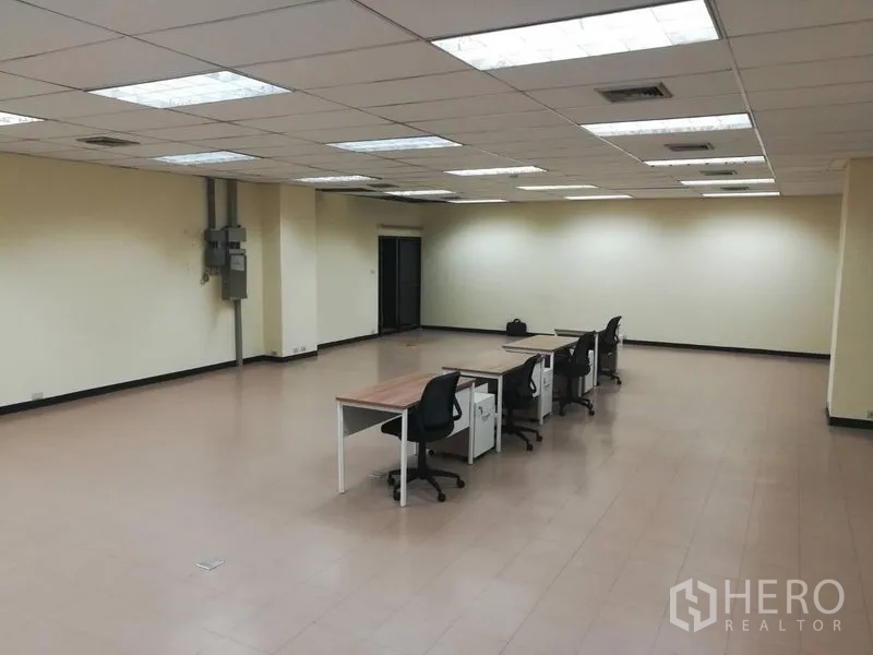 Office Space for rent in Bang Na, Bangkok - Spacious open-plan office with tiled floors, bright ceiling lights, desks and chairs in Bang Na near BTS Udom Suk.