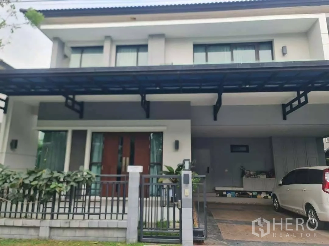 Detached House for rent or sale in Prawet, Bangkok - Modern two-storey detached house in Prawet with gated front yard and covered carport
