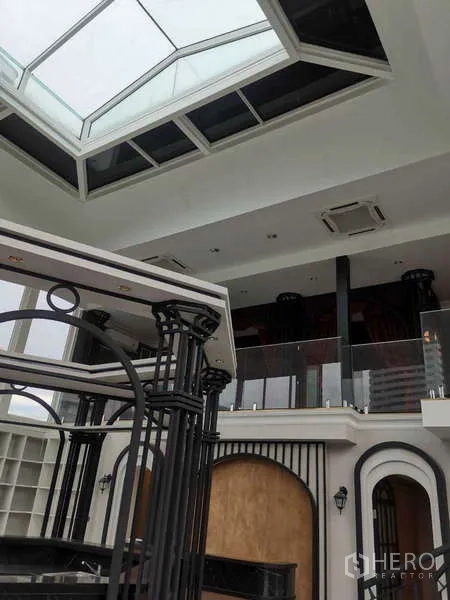 Retail Space for rent - Sweeping staircase with black railings to the mezzanine.