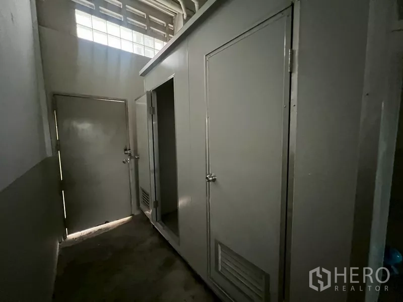 Warehouse for rent in Phra Khanong, Bangkok - On-site restroom and utility block inside the warehouse